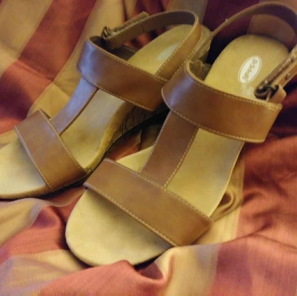 Tbone sandals